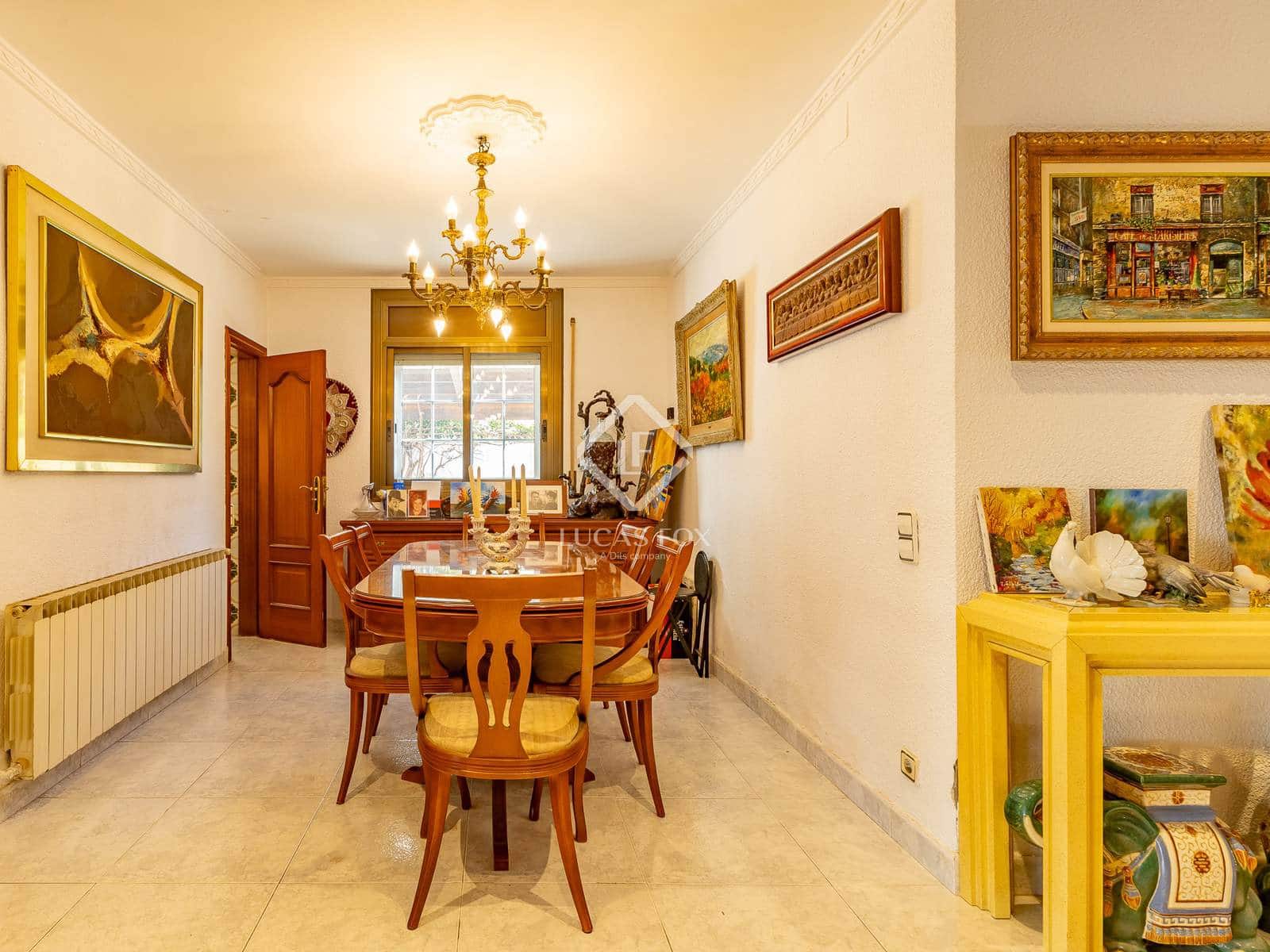 5 bedroom Villa for sale in Castelldefels with pool garage - € 1,235,000 (Ref: 9418815)