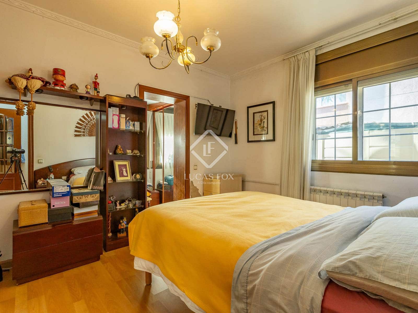 5 bedroom Villa for sale in Castelldefels with pool garage - € 1,235,000 (Ref: 9418815)