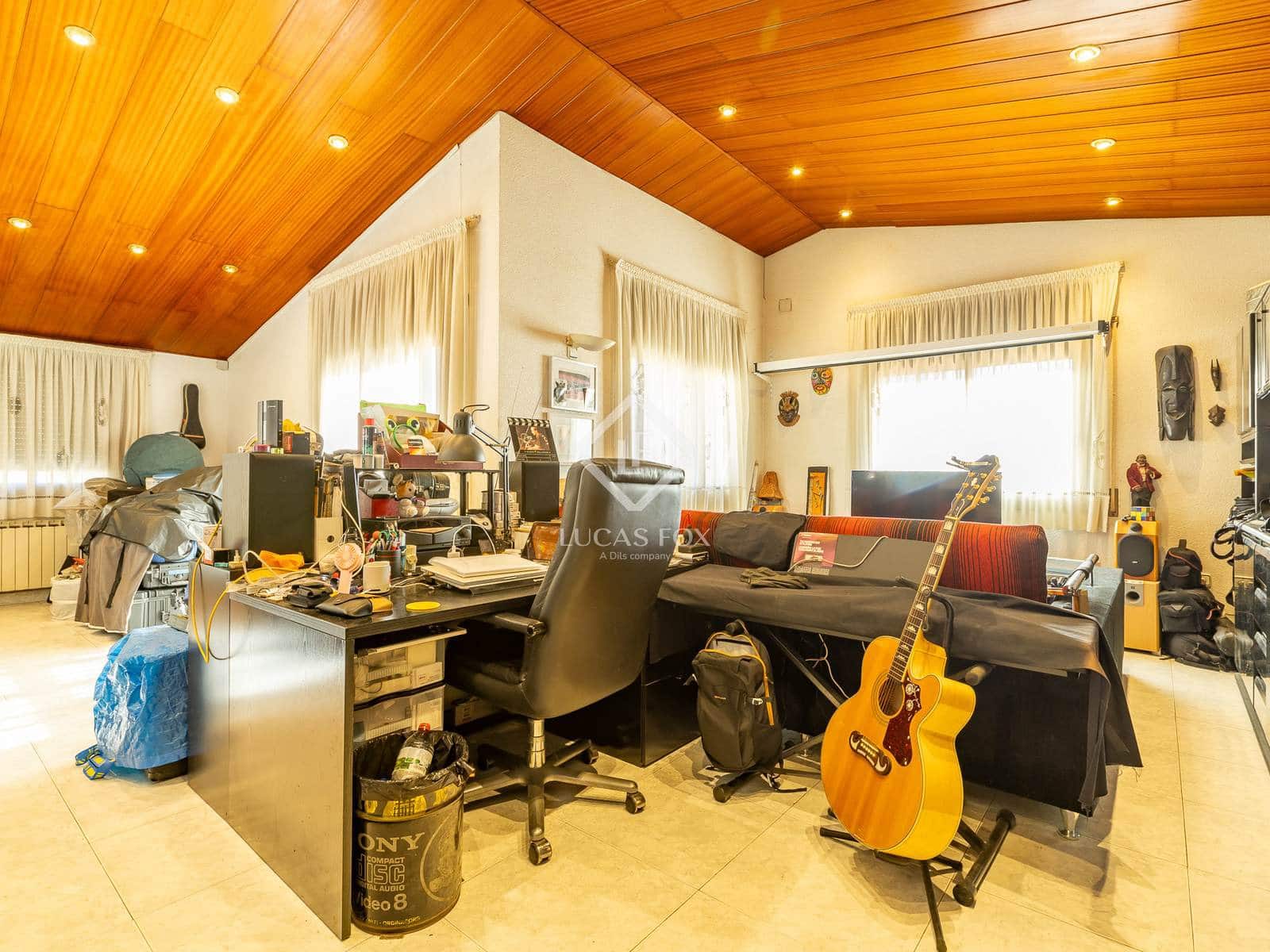 5 bedroom Villa for sale in Castelldefels with pool garage - € 1,235,000 (Ref: 9418815)