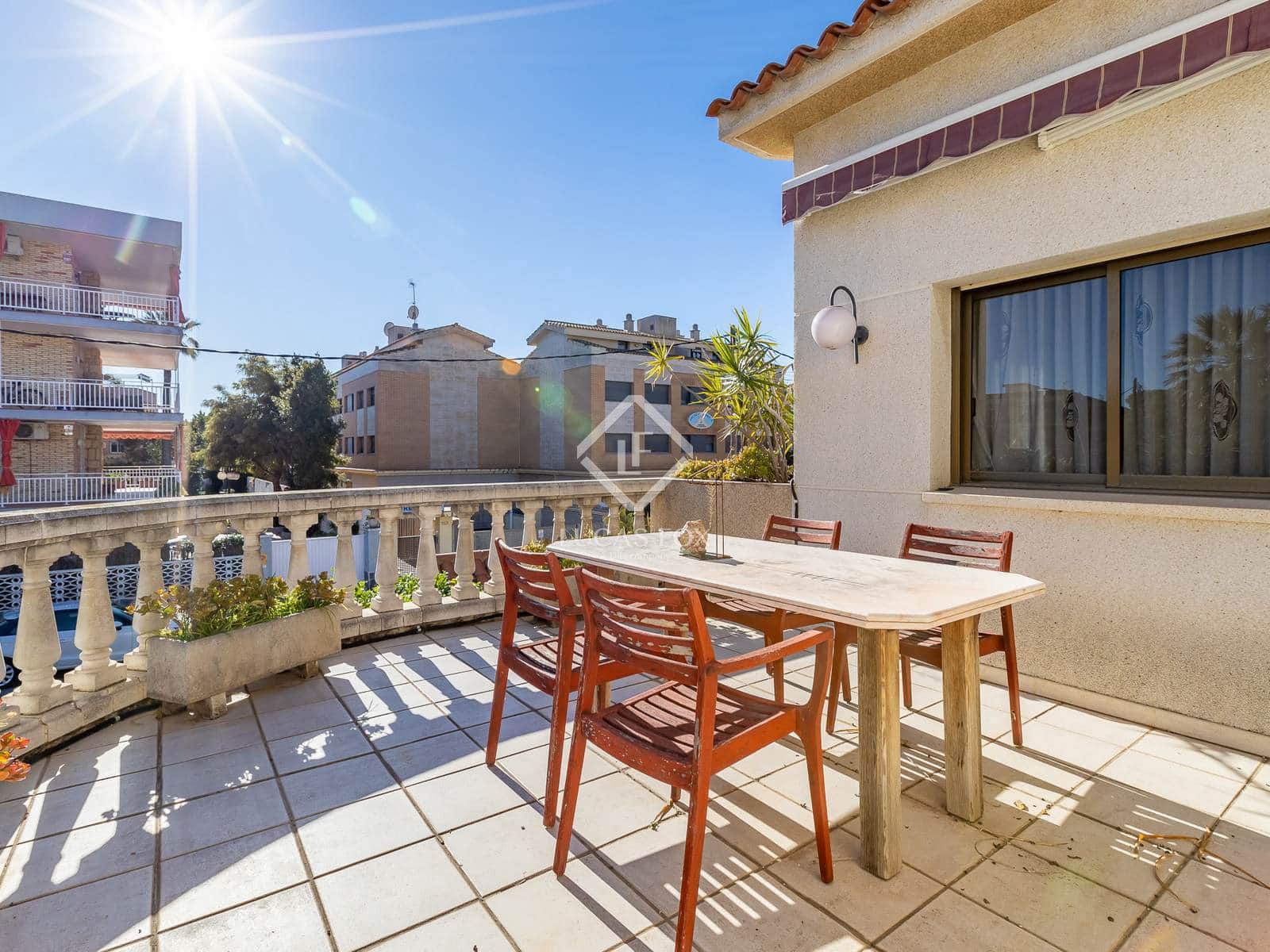 5 bedroom Villa for sale in Castelldefels with pool garage - € 1,235,000 (Ref: 9418815)