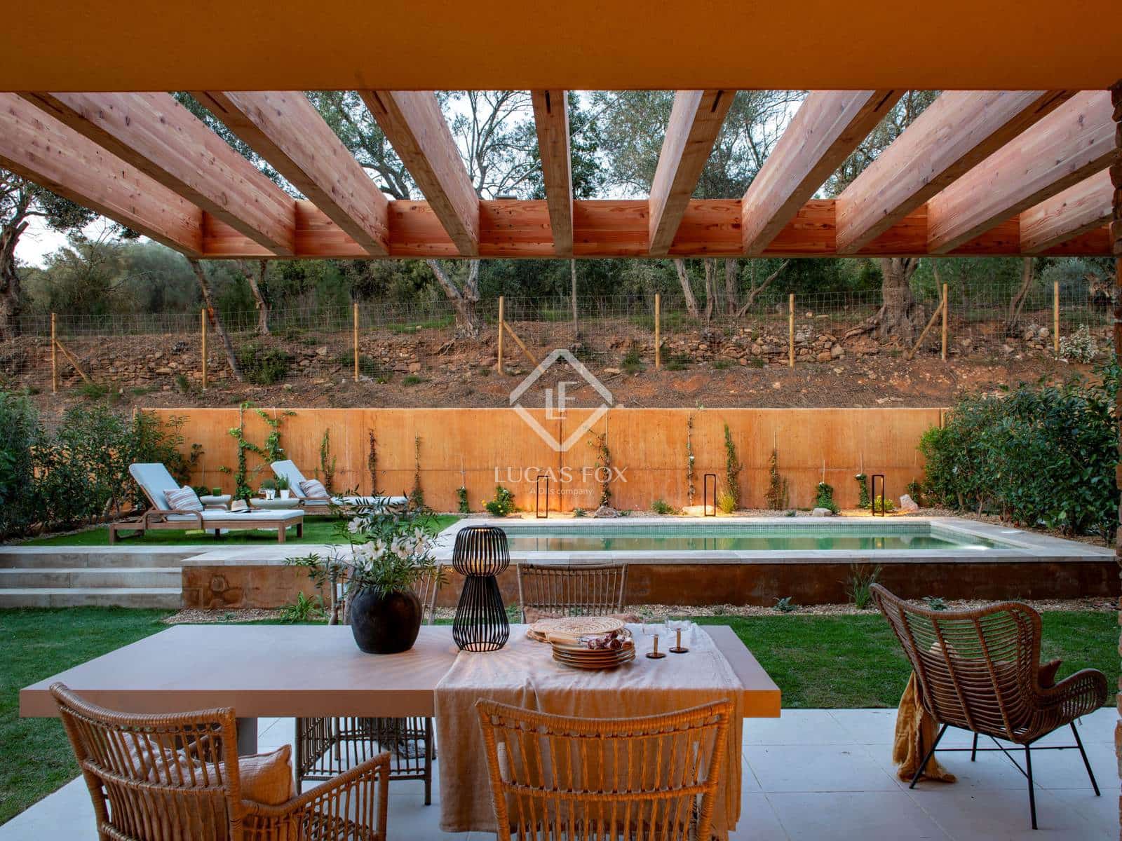 4 bedroom Villa for sale in Regencos with pool garage - € 857,000 (Ref: 9420466)