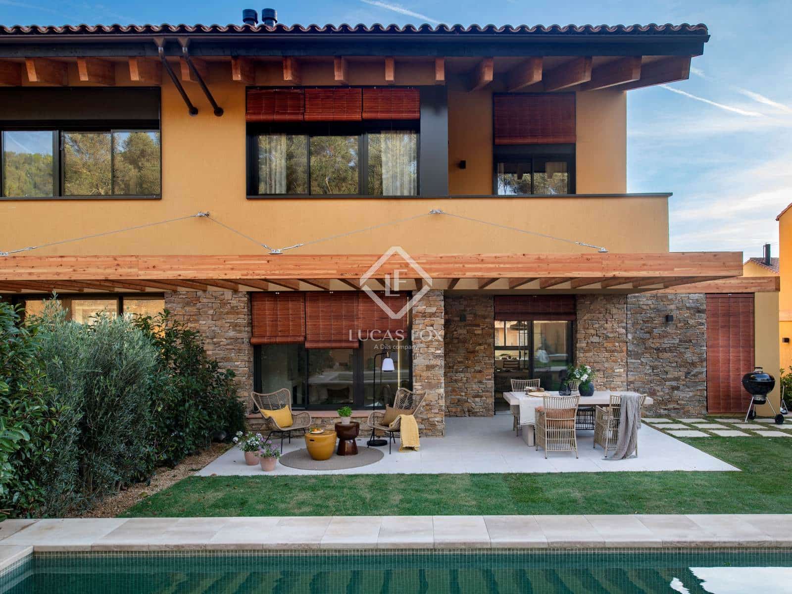 4 bedroom Villa for sale in Regencos with pool garage - € 857,000 (Ref: 9420466)