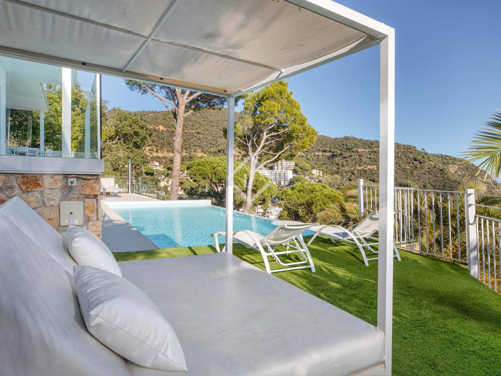 6 bedroom Villa for sale in Sant Feliu de Guixols with pool garage - € 3,850,000 (Ref: 9426192)