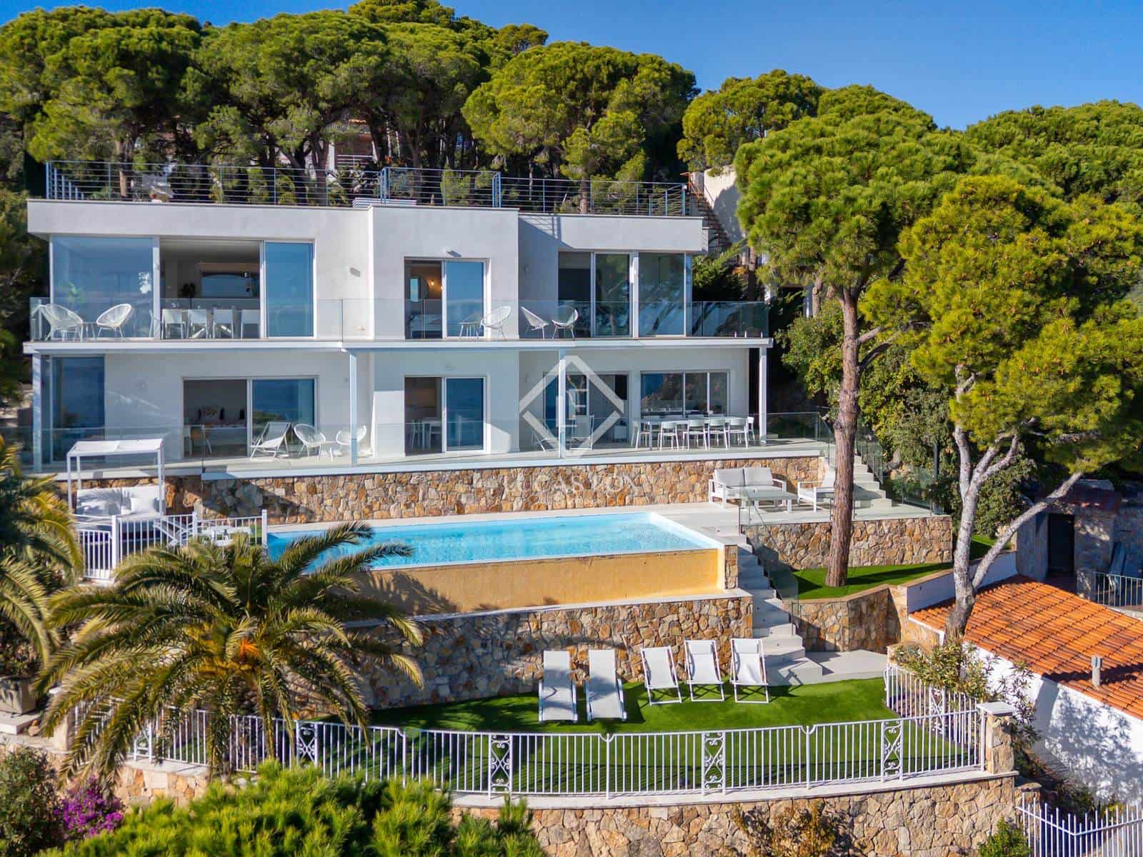 6 bedroom Villa for sale in Sant Feliu de Guixols with pool garage - € 3,850,000 (Ref: 9426192)