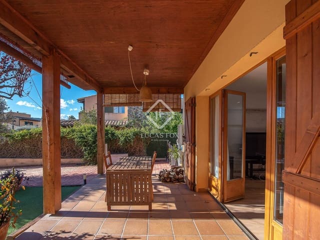 Chalet de 3 habitaciones en Santa Cristina d'Aro en venta con piscina - 520.000 € (Ref: 9426489)