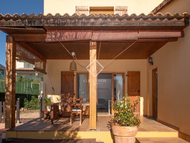 Chalet de 3 habitaciones en Santa Cristina d'Aro en venta con piscina - 520.000 € (Ref: 9426489)