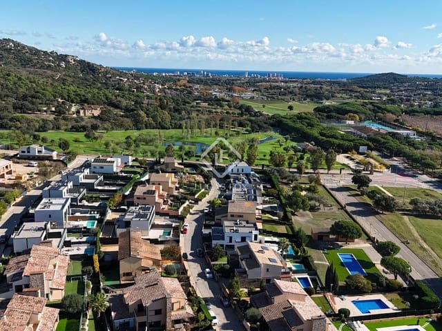 Chalet de 3 habitaciones en Santa Cristina d'Aro en venta con piscina - 520.000 € (Ref: 9426489)