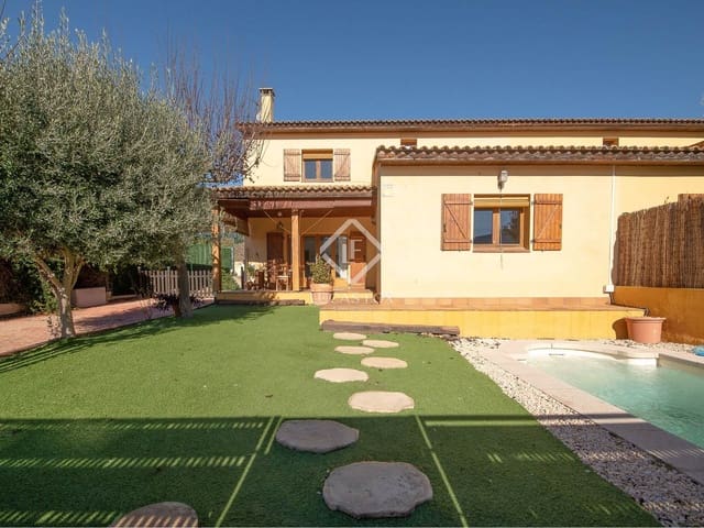 Chalet de 3 habitaciones en Santa Cristina d'Aro en venta con piscina - 520.000 € (Ref: 9426489)