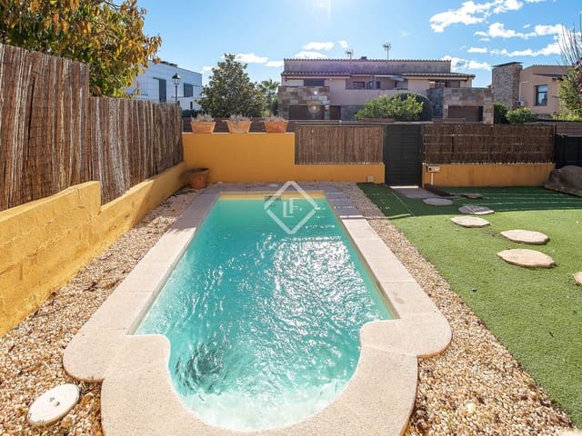 Chalet de 3 habitaciones en Santa Cristina d'Aro en venta con piscina - 520.000 € (Ref: 9426489)