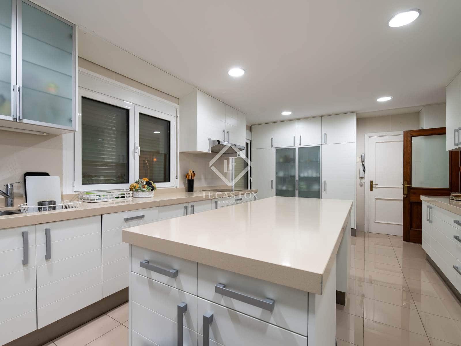 6 soveværelse Villa til salg i San Sebastian de los Reyes med swimmingpool garage - € 2.500.000 (Ref: 9426600)