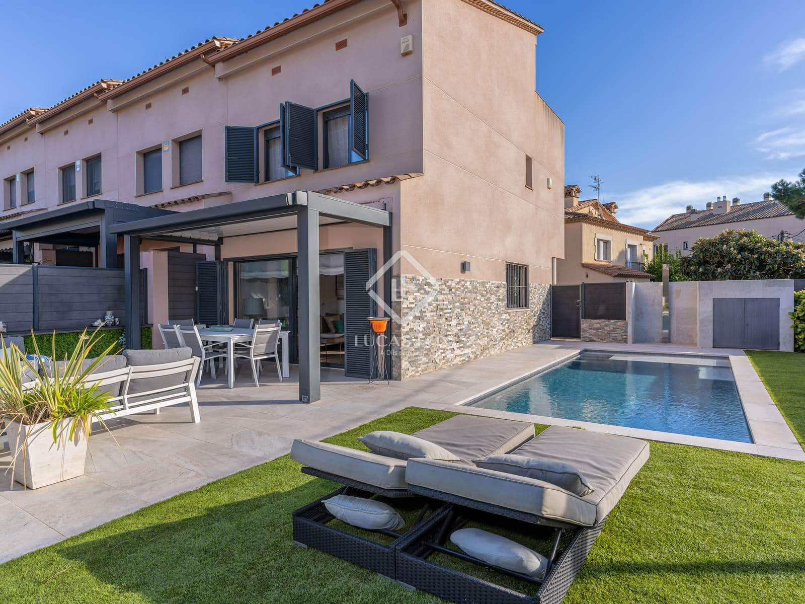 4 sypialnia Willa na sprzedaż w Platja d'Aro z basenem garażem - 950 000 € (Ref: 9428138)