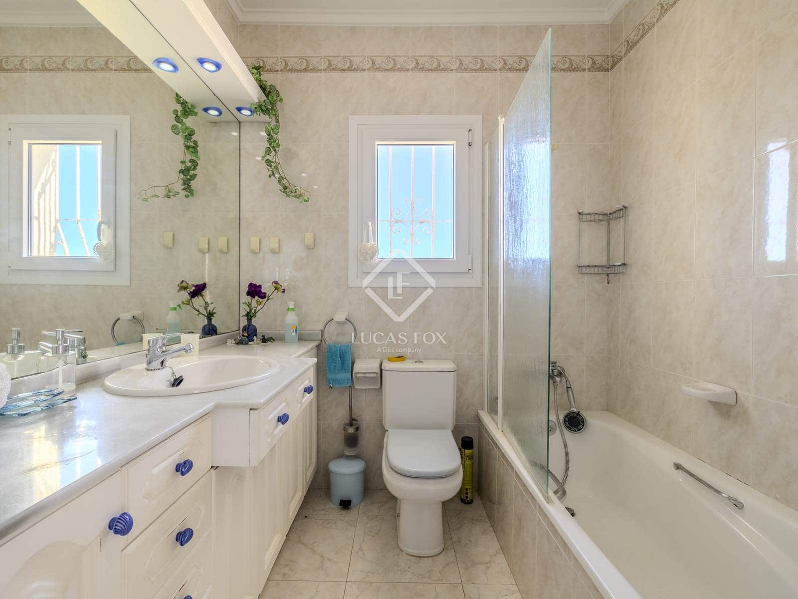 Villa for sale in Benitachell / Benitatxell with pool garage - € 1,050,000 (Ref: 9428630)