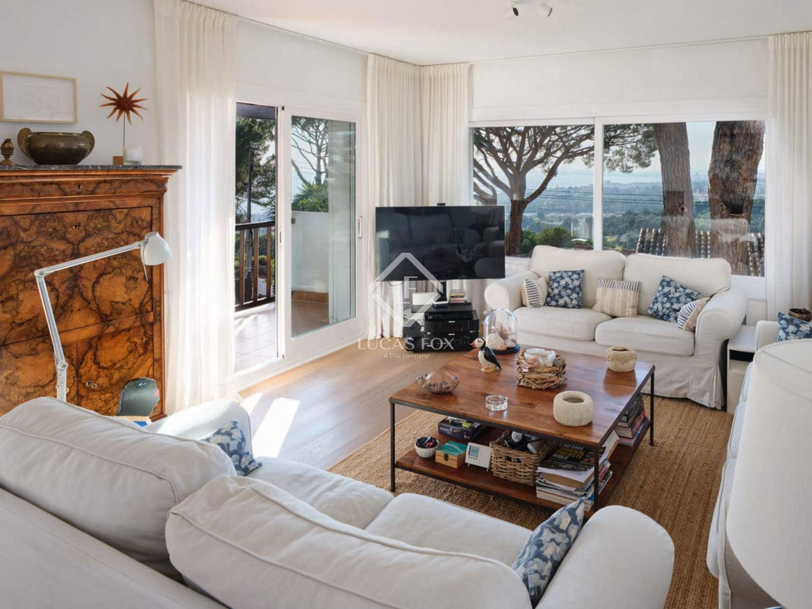 6 bedroom Villa for sale in Premia de Dalt with pool garage - € 1,390,000 (Ref: 9428632)