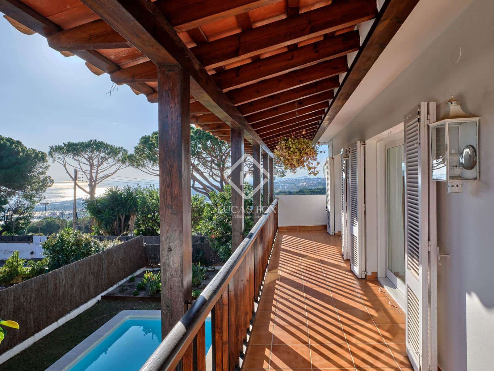 6 bedroom Villa for sale in Premia de Dalt with pool garage - € 1,390,000 (Ref: 9428632)