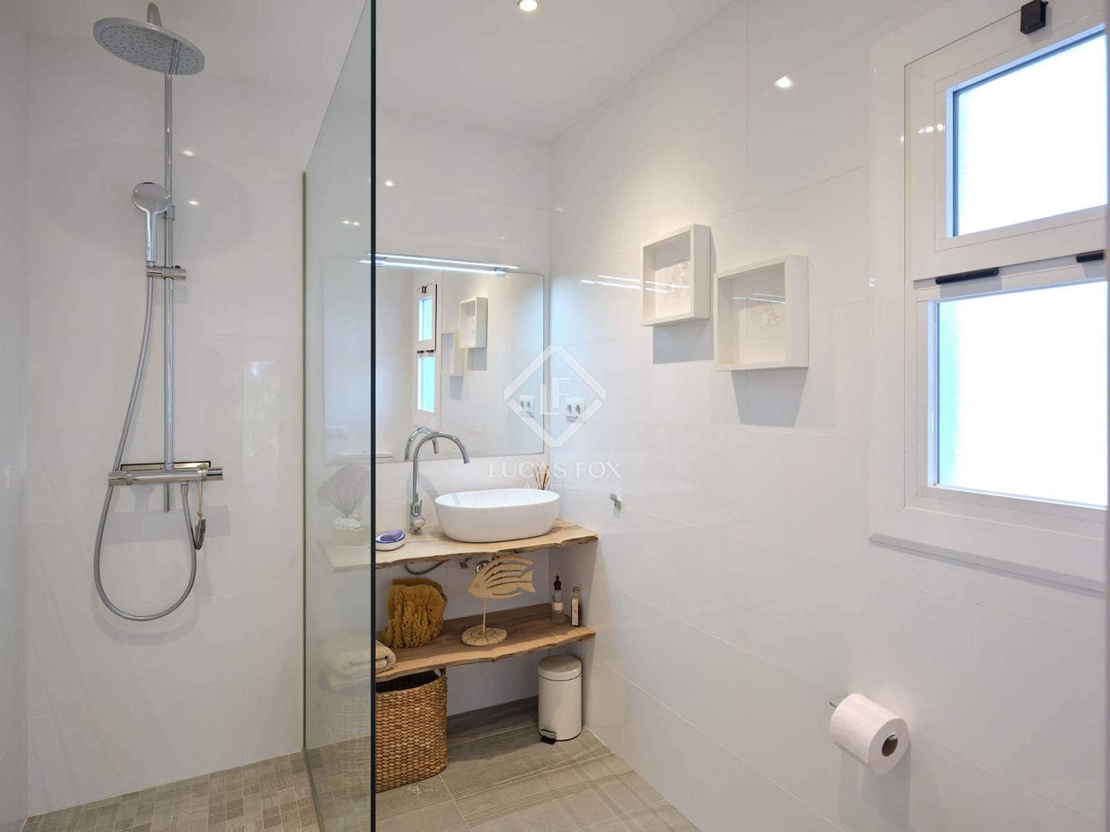 6 bedroom Villa for sale in Premia de Dalt with pool garage - € 1,390,000 (Ref: 9428632)