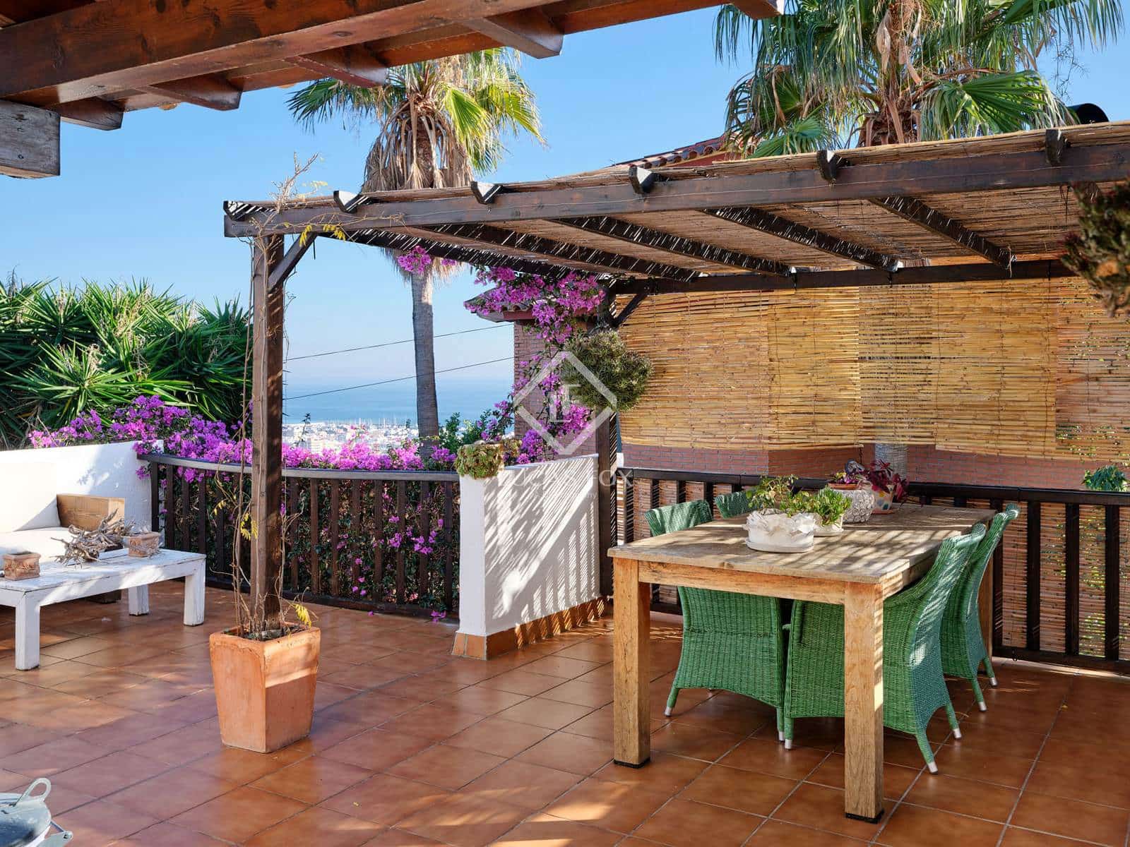 6 bedroom Villa for sale in Premia de Dalt with pool garage - € 1,390,000 (Ref: 9428632)