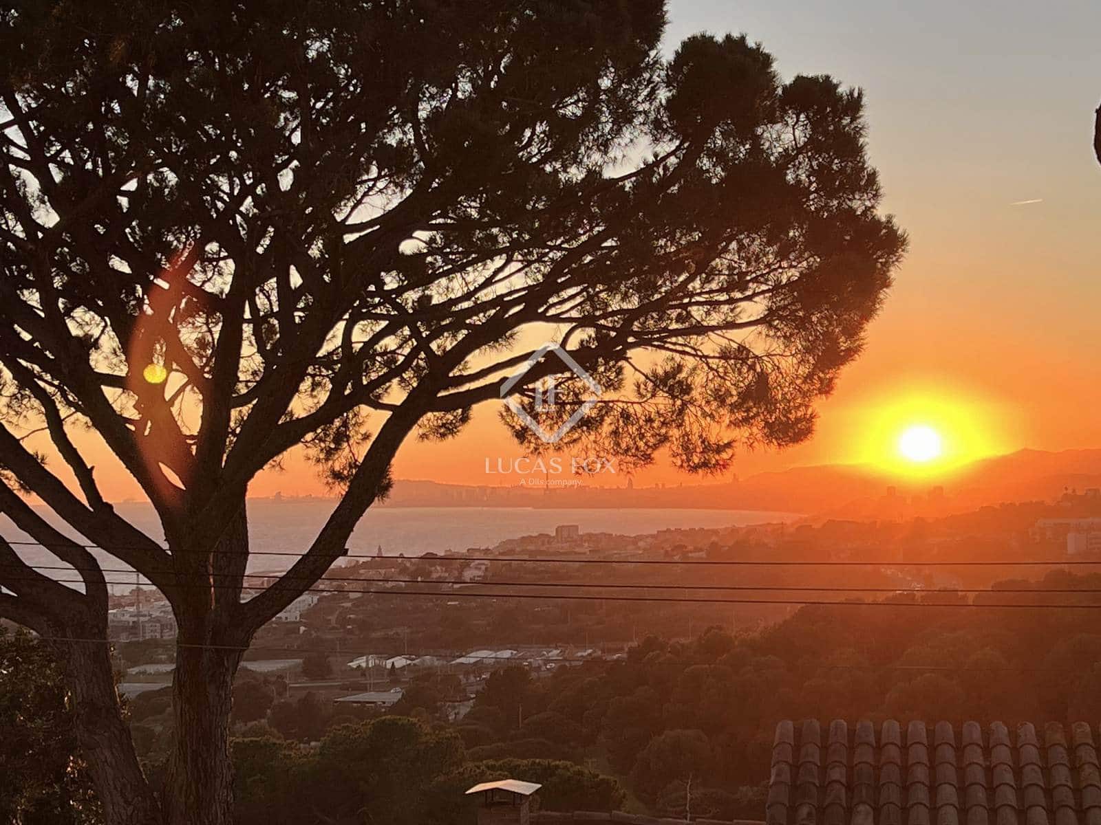 6 bedroom Villa for sale in Premia de Dalt with pool garage - € 1,390,000 (Ref: 9428632)