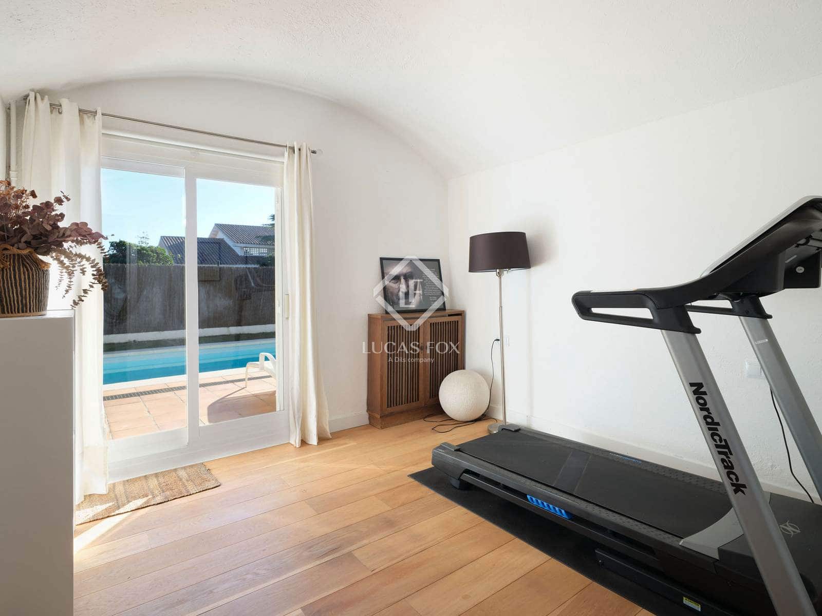 6 bedroom Villa for sale in Premia de Dalt with pool garage - € 1,390,000 (Ref: 9428632)