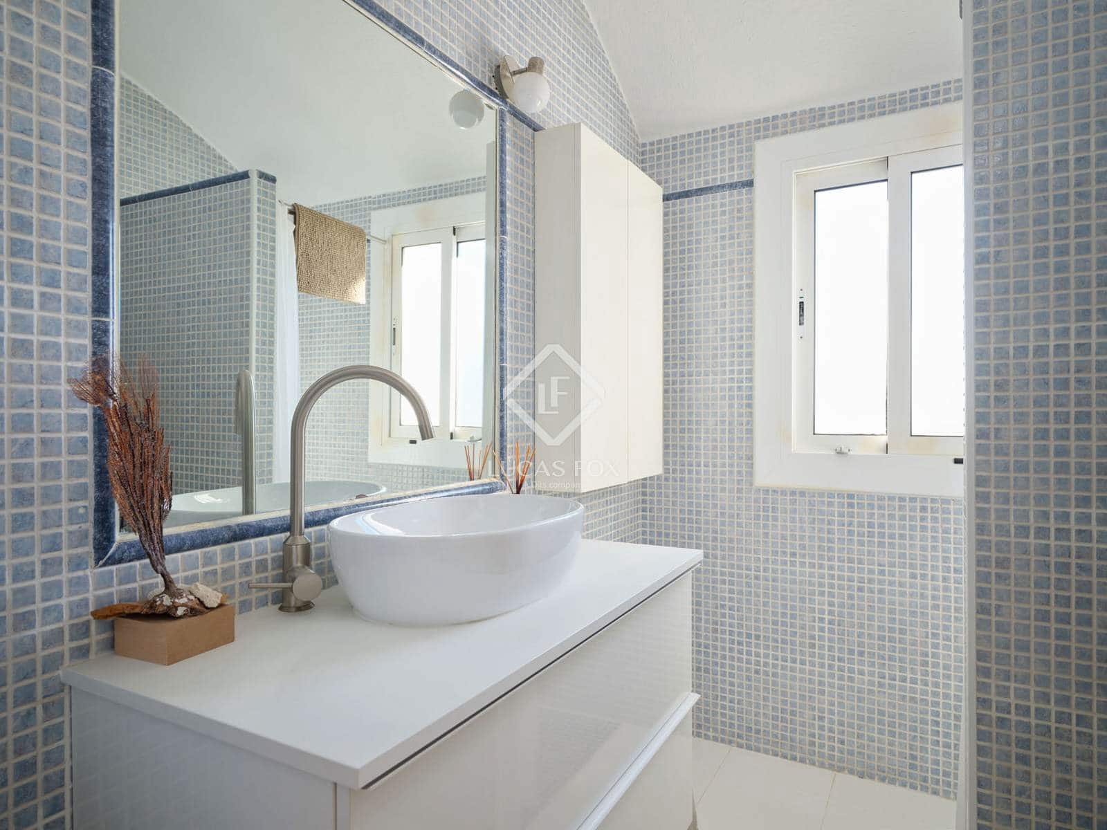 6 bedroom Villa for sale in Premia de Dalt with pool garage - € 1,390,000 (Ref: 9428632)