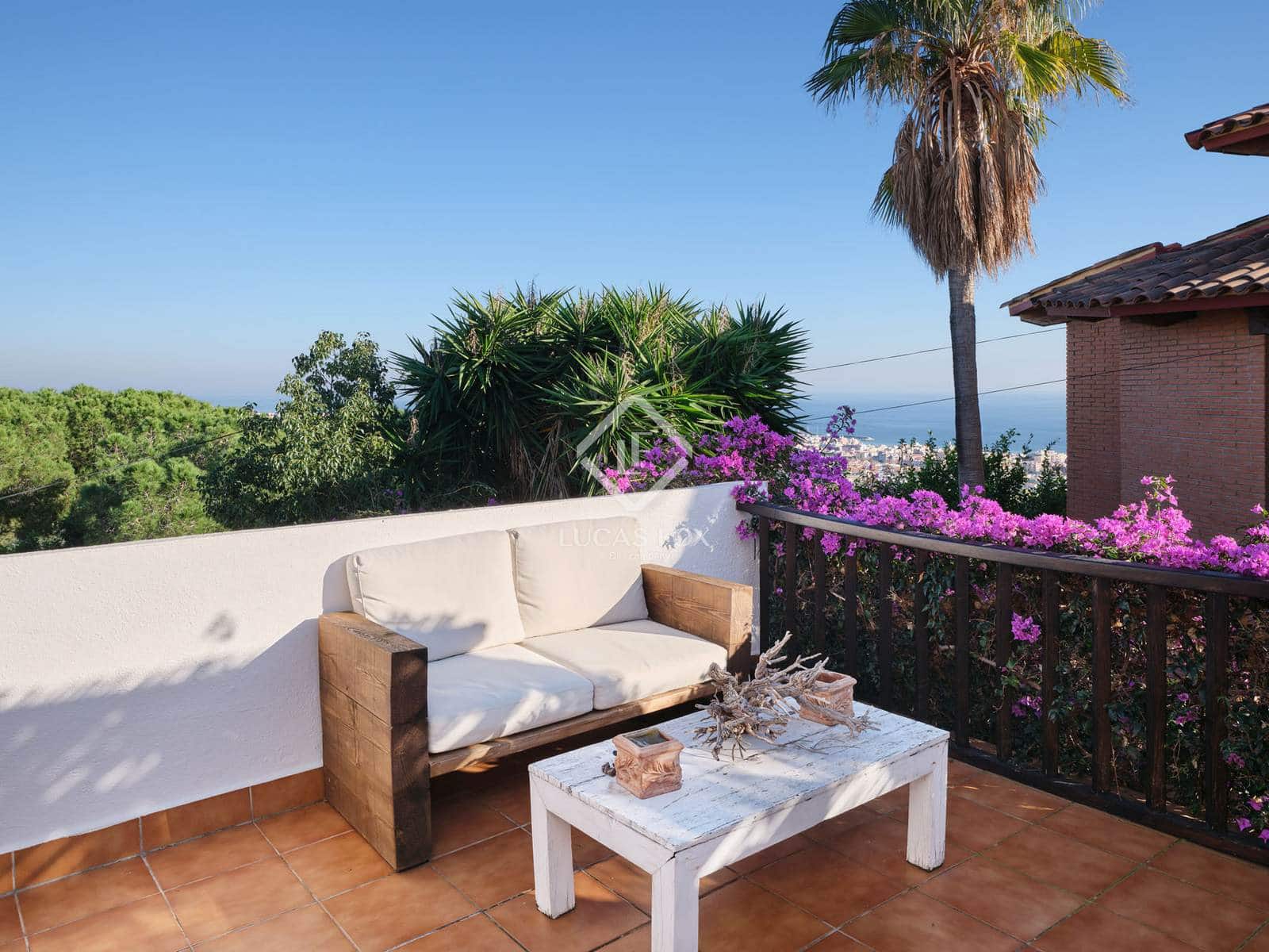 6 bedroom Villa for sale in Premia de Dalt with pool garage - € 1,390,000 (Ref: 9428632)