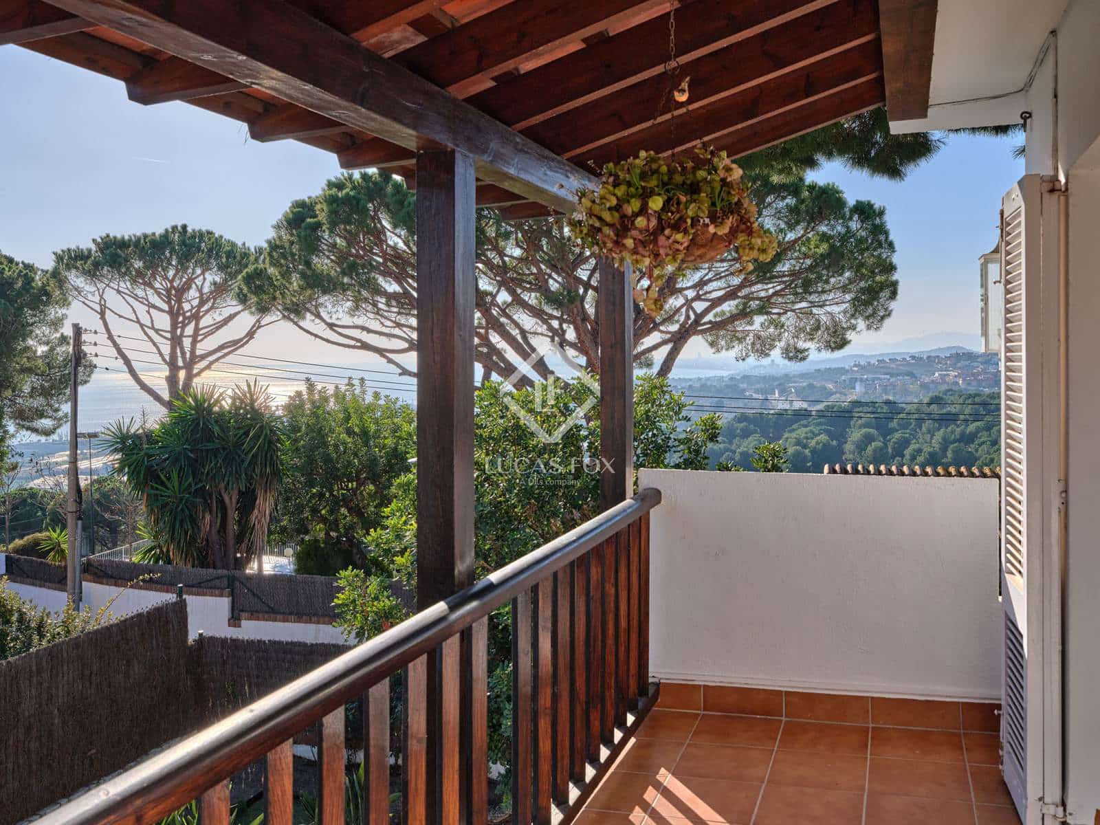 6 bedroom Villa for sale in Premia de Dalt with pool garage - € 1,390,000 (Ref: 9428632)