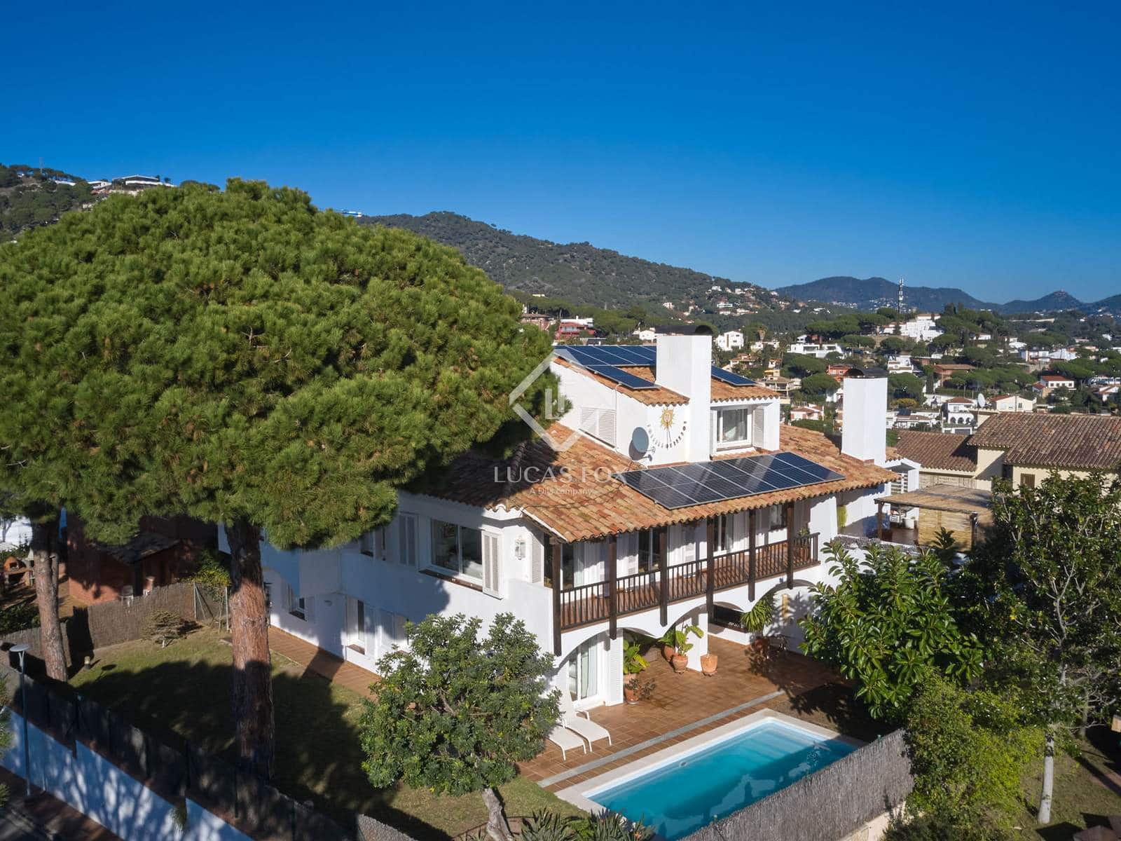 6 bedroom Villa for sale in Premia de Dalt with pool garage - € 1,390,000 (Ref: 9428632)