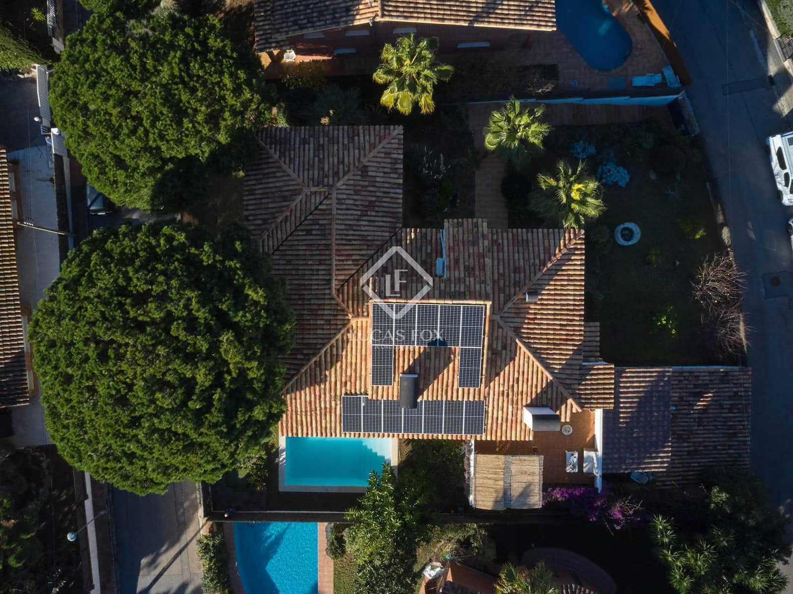 6 bedroom Villa for sale in Premia de Dalt with pool garage - € 1,390,000 (Ref: 9428632)