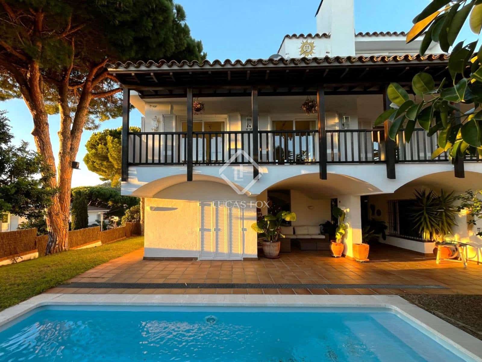 6 bedroom Villa for sale in Premia de Dalt with pool garage - € 1,390,000 (Ref: 9428632)