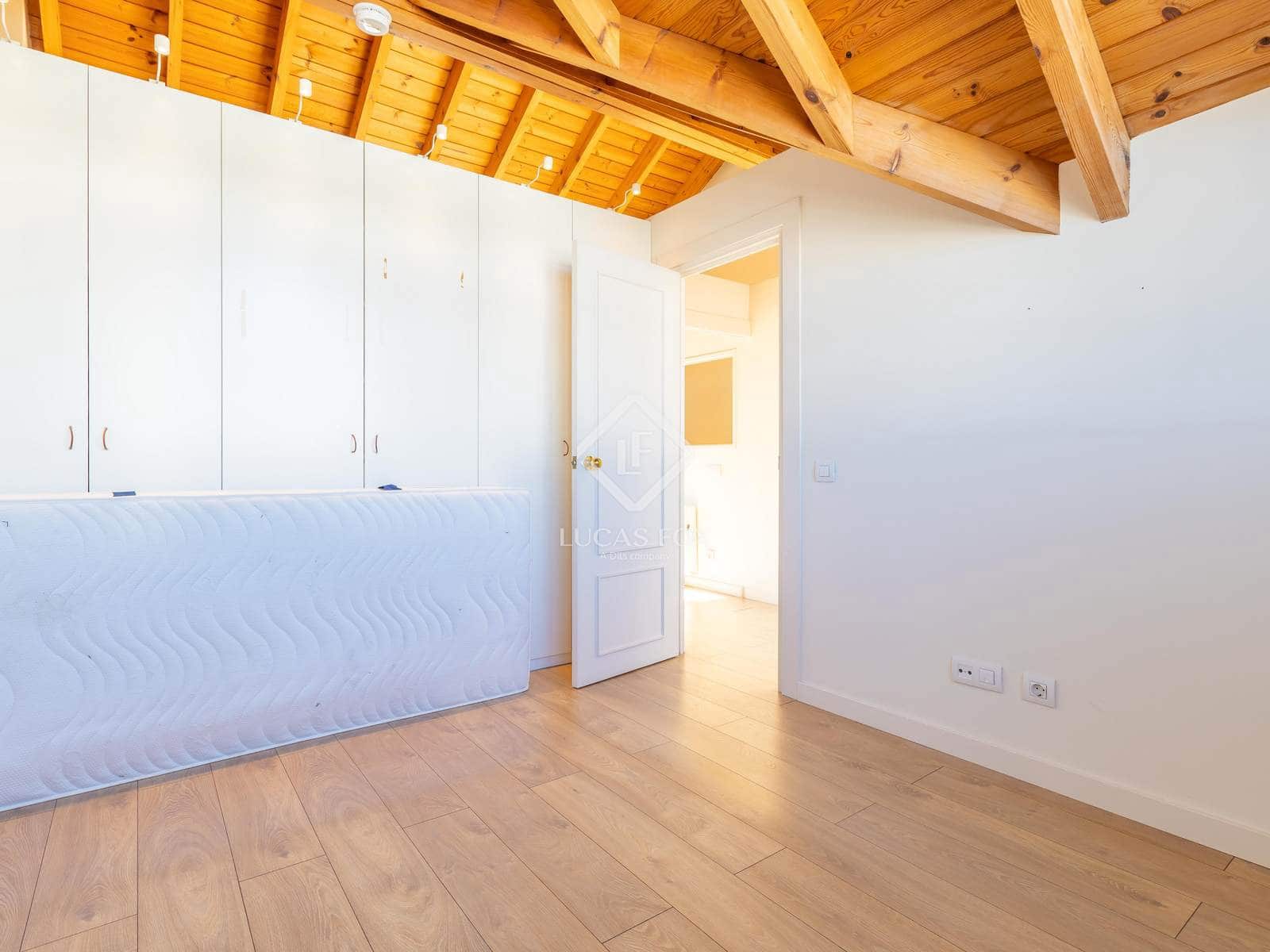 4 chambre Villa/Maison à vendre à Sant Cugat del Valles avec piscine garage - 1 220 000 € (Ref: 9428951)