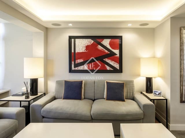 2 soveværelse Lejlighed til leje i Hispanoamérica, Madrid by med garage - € 3.000 (Ref: 9431992)