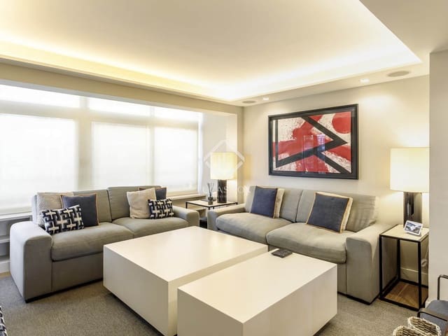 2 soveværelse Lejlighed til leje i Hispanoamérica, Madrid by med garage - € 3.000 (Ref: 9431992)