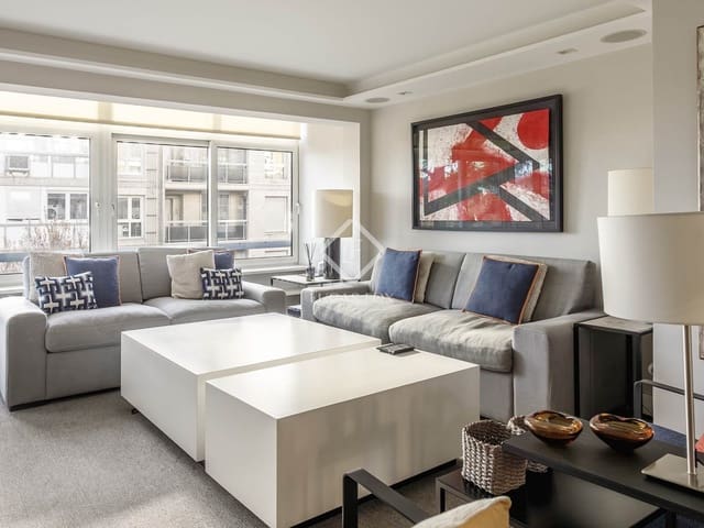 2 soveværelse Lejlighed til leje i Hispanoamérica, Madrid by med garage - € 3.000 (Ref: 9431992)