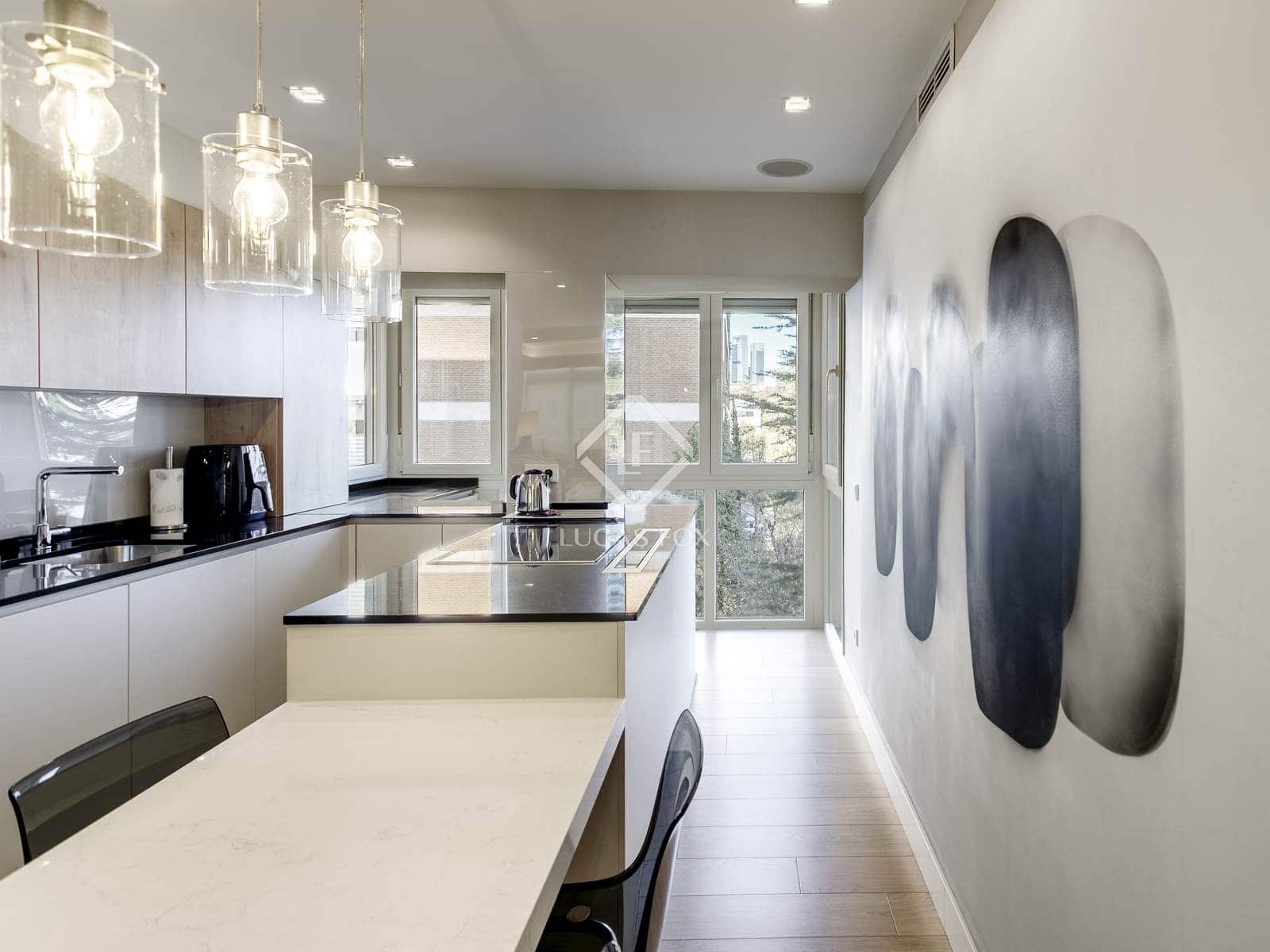 2 bedroom Apartment for rent in Madrid city with garage - € 3,000 (Ref: 9431992)