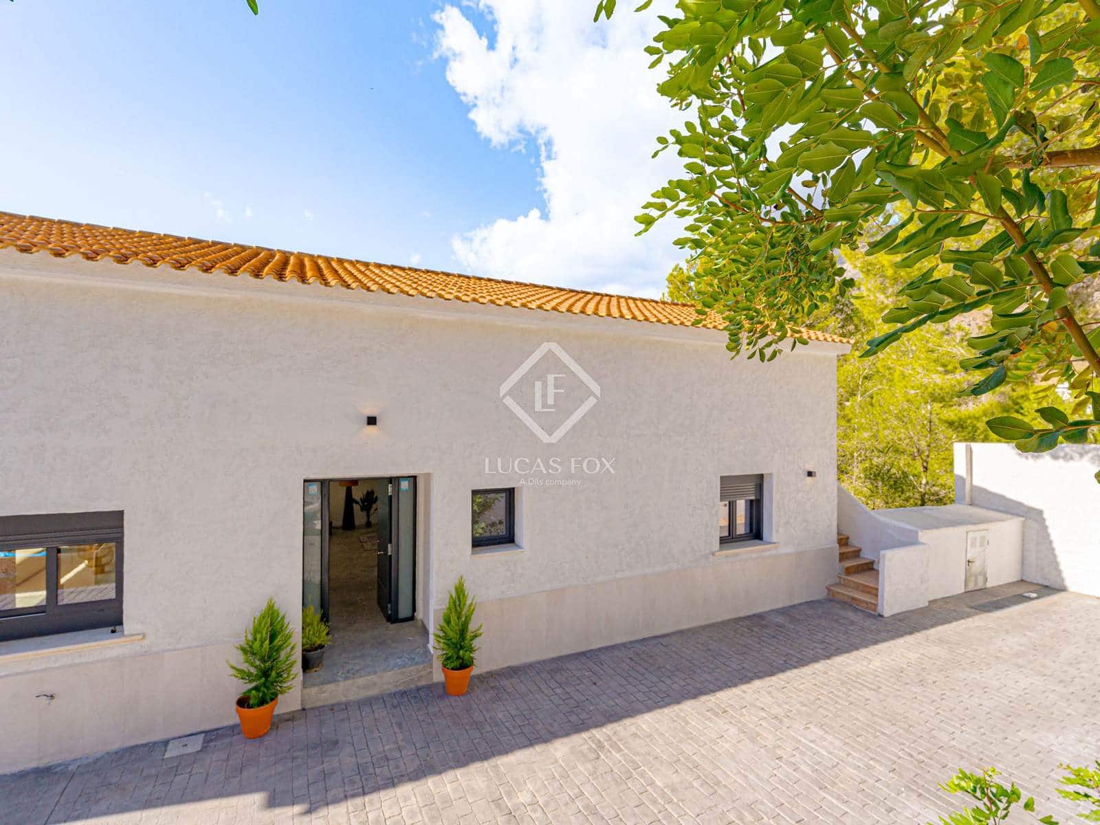 5 bedroom Villa for sale in Altea with pool garage - € 980,000 (Ref: 9432427)