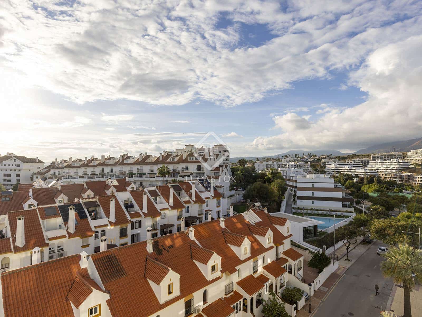 Apartamento de 3 habitaciones en Estepona en venta con piscina garaje - 499.000 € (Ref: 9432706)