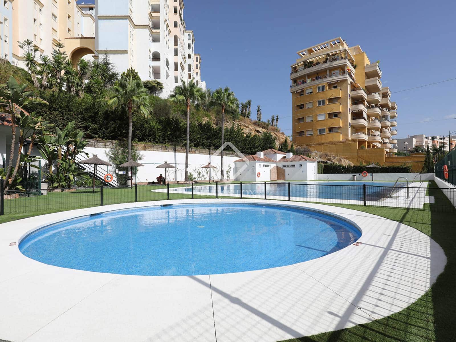 Apartamento de 3 habitaciones en Estepona en venta con piscina garaje - 499.000 € (Ref: 9432706)