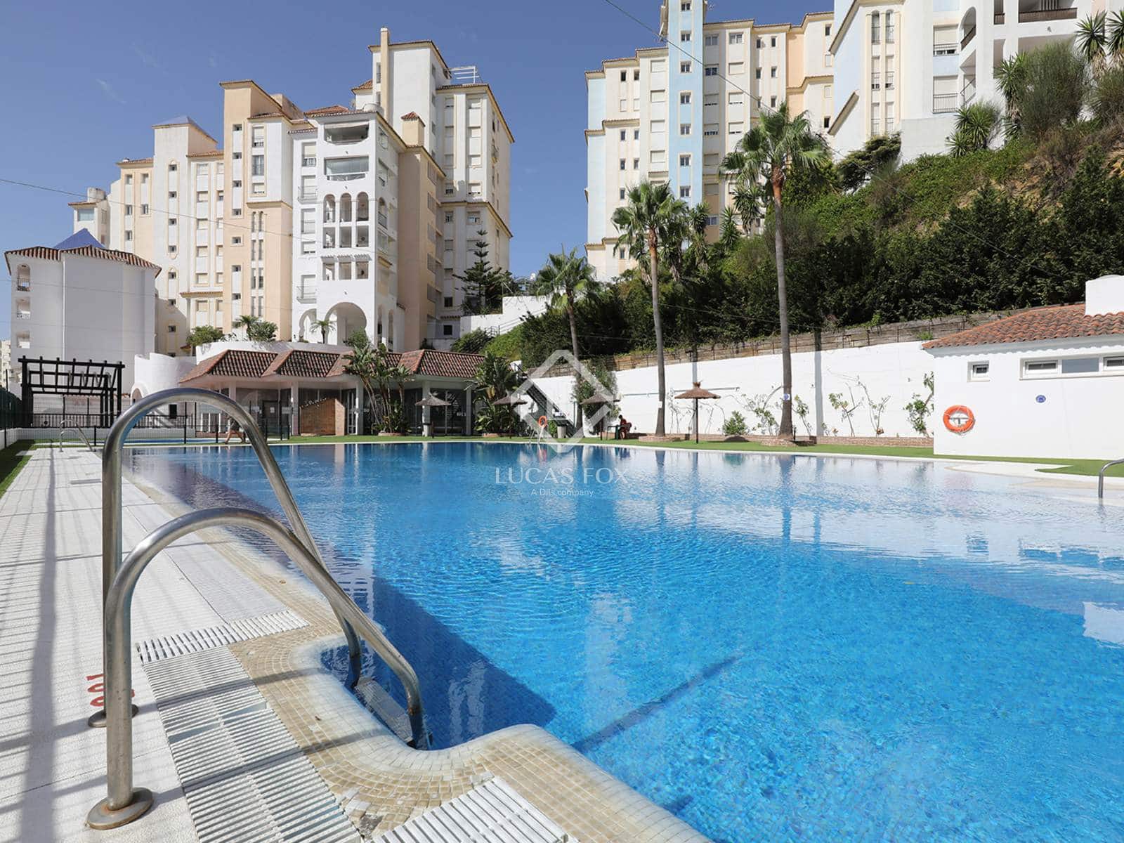 Apartamento de 3 habitaciones en Estepona en venta con piscina garaje - 499.000 € (Ref: 9432706)