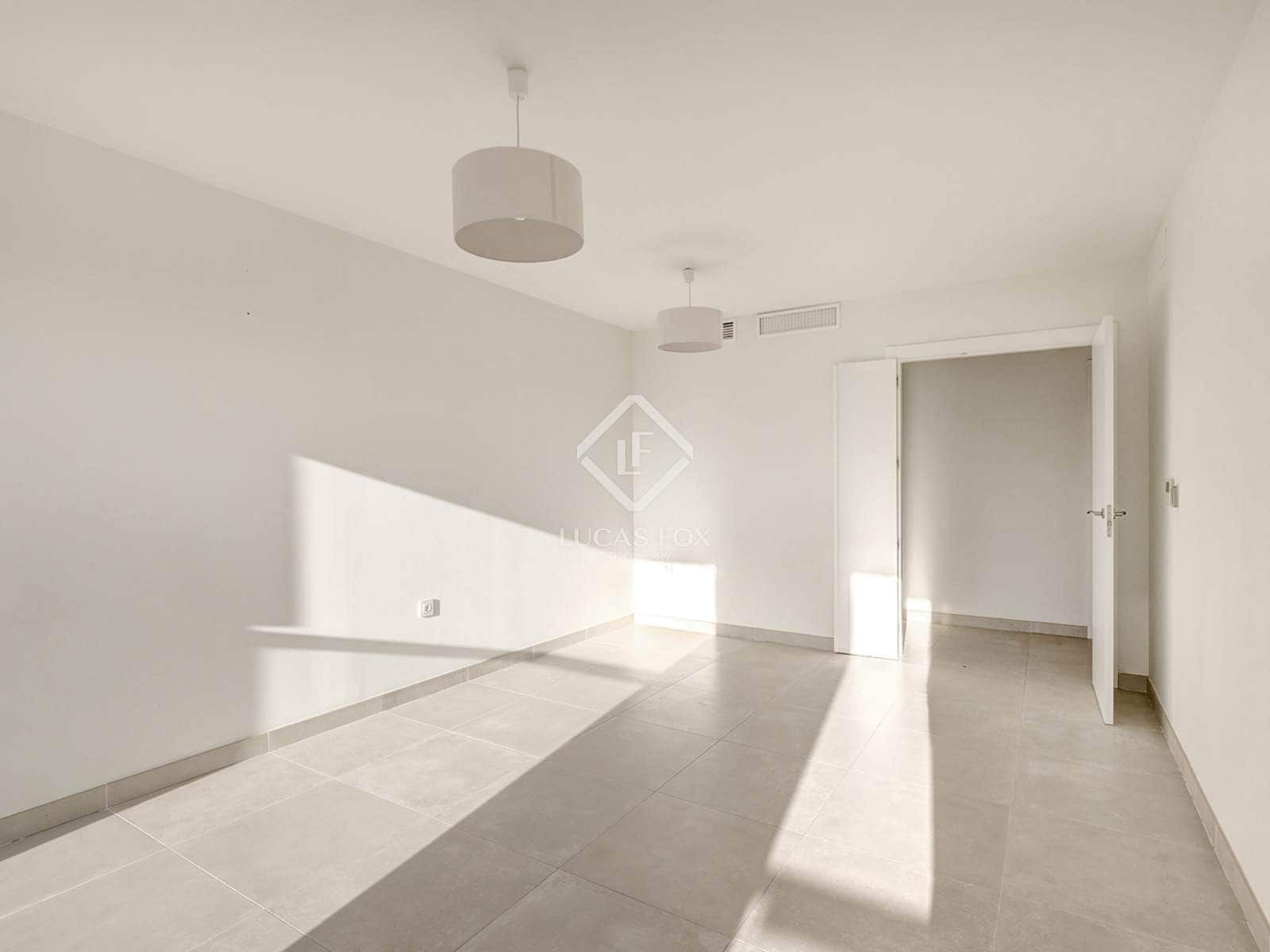 Apartamento de 3 habitaciones en Estepona en venta con piscina garaje - 499.000 € (Ref: 9432706)