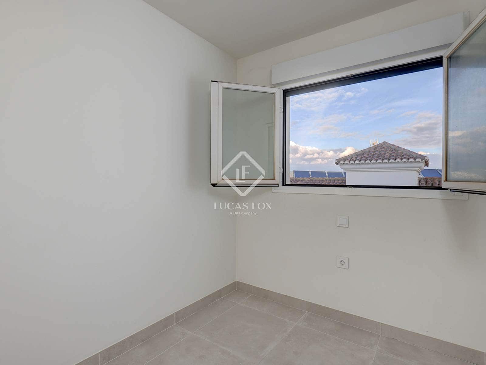 Apartamento de 3 habitaciones en Estepona en venta con piscina garaje - 499.000 € (Ref: 9432706)