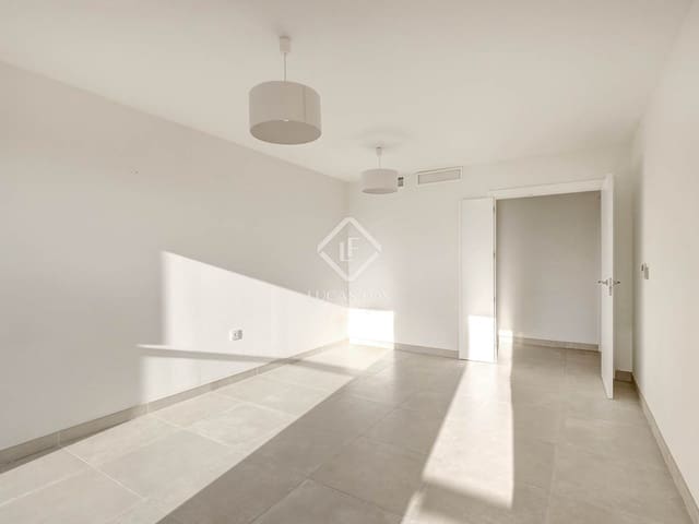 Apartamento de 3 habitaciones en Estepona en venta con piscina garaje - 499.000 € (Ref: 9432706)