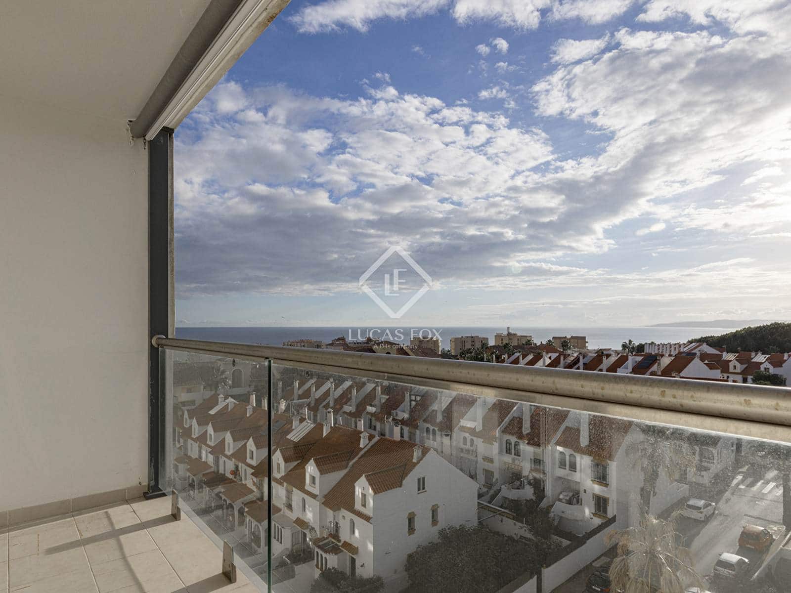 Apartamento de 3 habitaciones en Estepona en venta con piscina garaje - 499.000 € (Ref: 9432706)