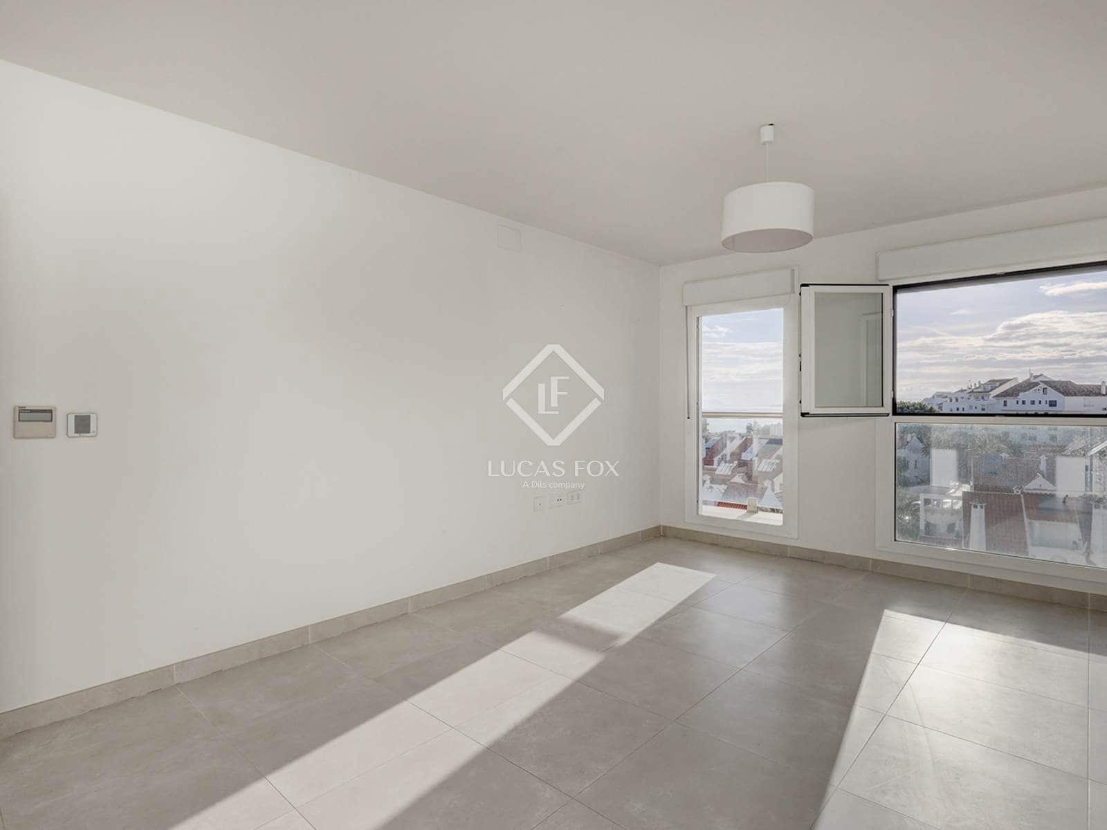 Apartamento de 3 habitaciones en Estepona en venta con piscina garaje - 499.000 € (Ref: 9432706)