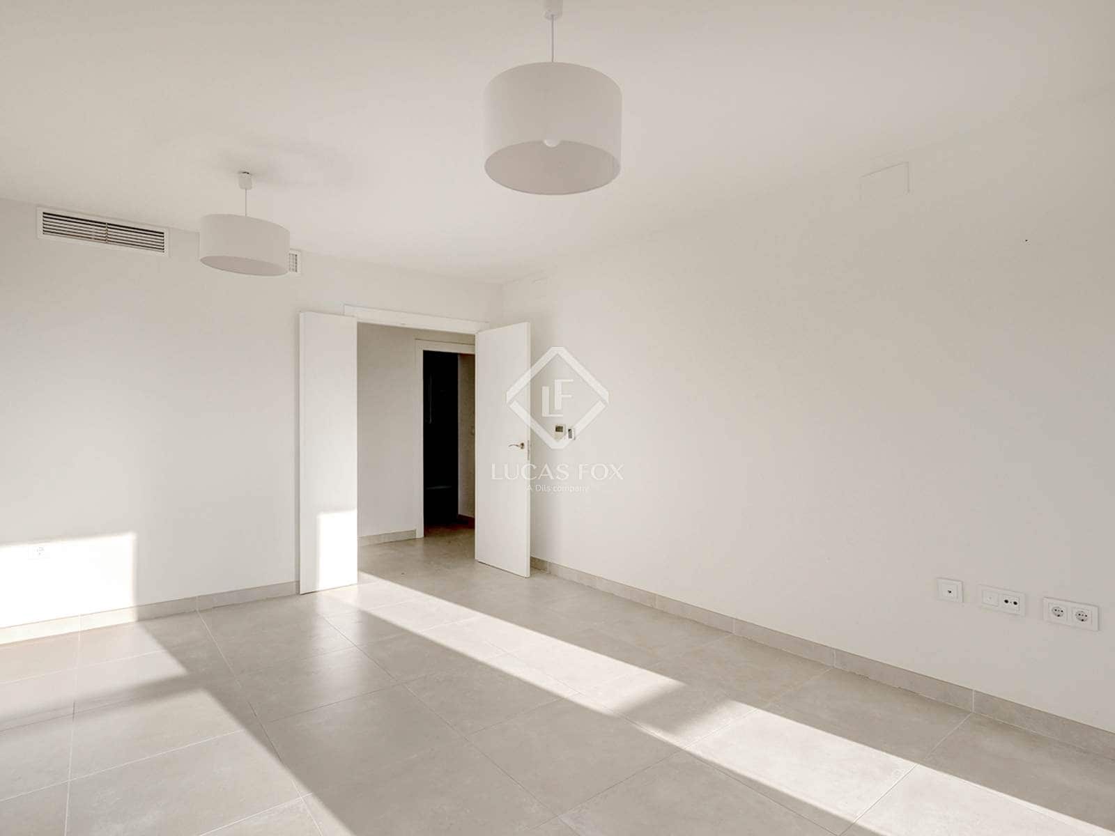 Apartamento de 3 habitaciones en Estepona en venta con piscina garaje - 499.000 € (Ref: 9432706)