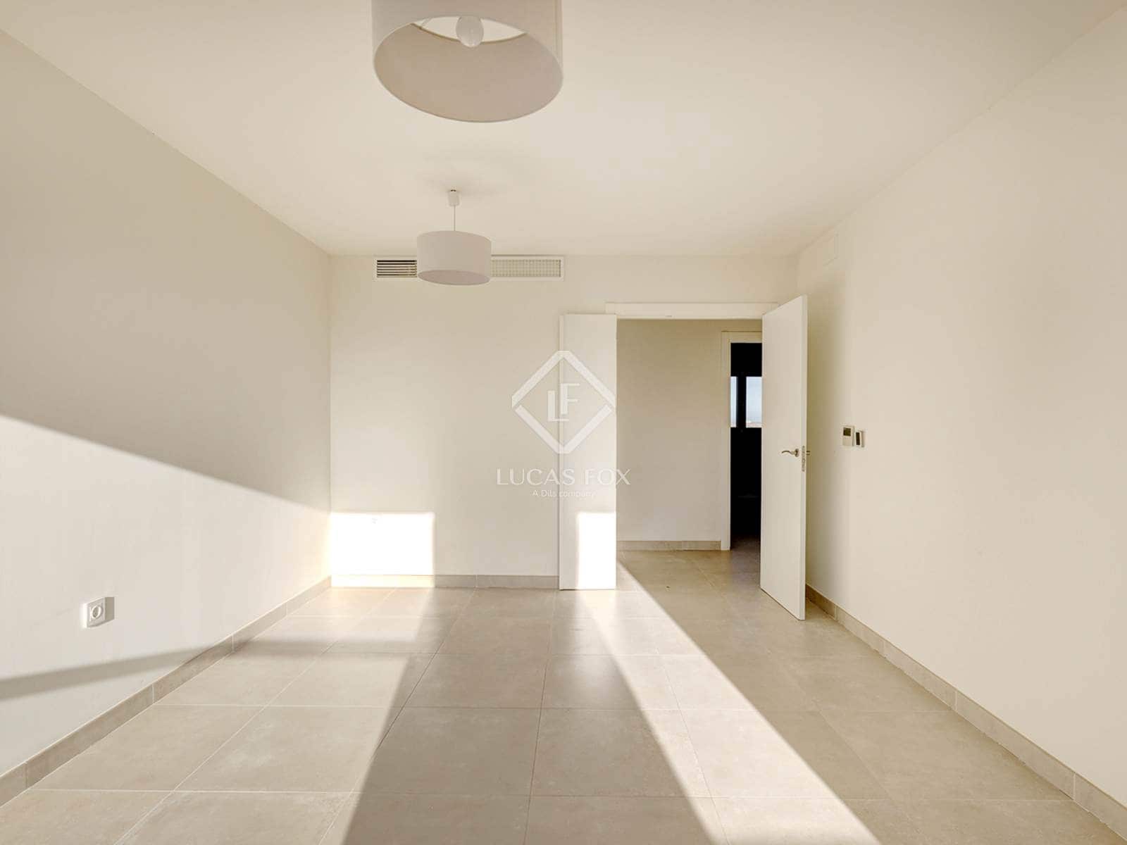 Apartamento de 3 habitaciones en Estepona en venta con piscina garaje - 499.000 € (Ref: 9432706)