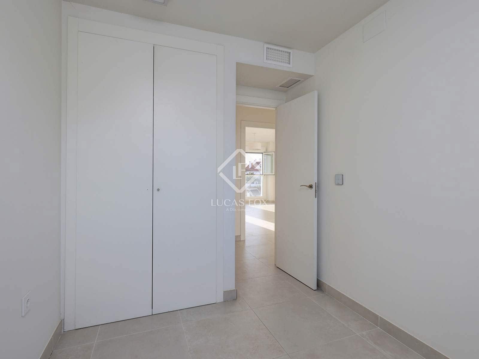 Apartamento de 3 habitaciones en Estepona en venta con piscina garaje - 499.000 € (Ref: 9432706)