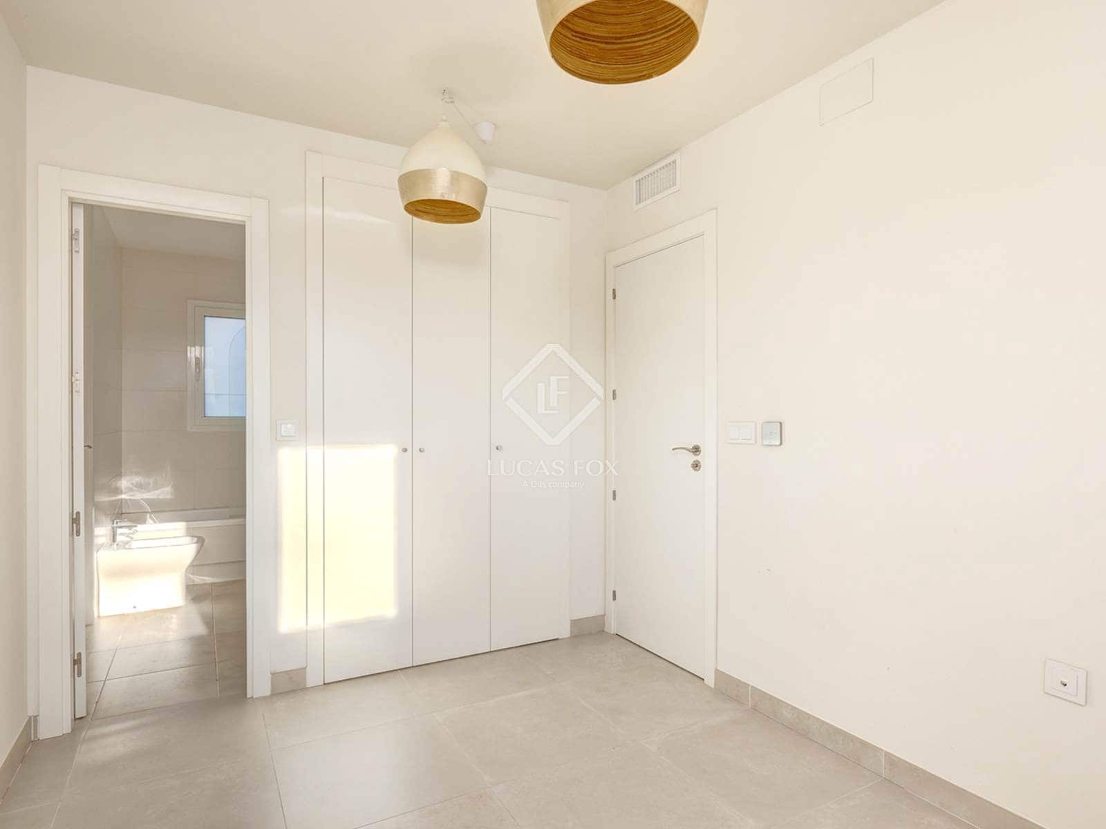 Apartamento de 3 habitaciones en Estepona en venta con piscina garaje - 499.000 € (Ref: 9432706)