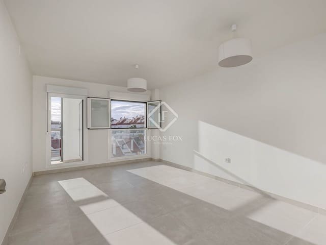 Apartamento de 3 habitaciones en Estepona en venta con piscina garaje - 499.000 € (Ref: 9432706)