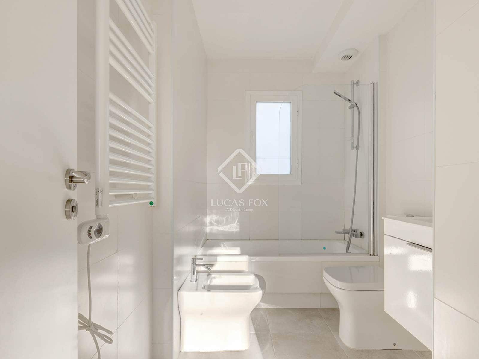 Apartamento de 3 habitaciones en Estepona en venta con piscina garaje - 499.000 € (Ref: 9432706)