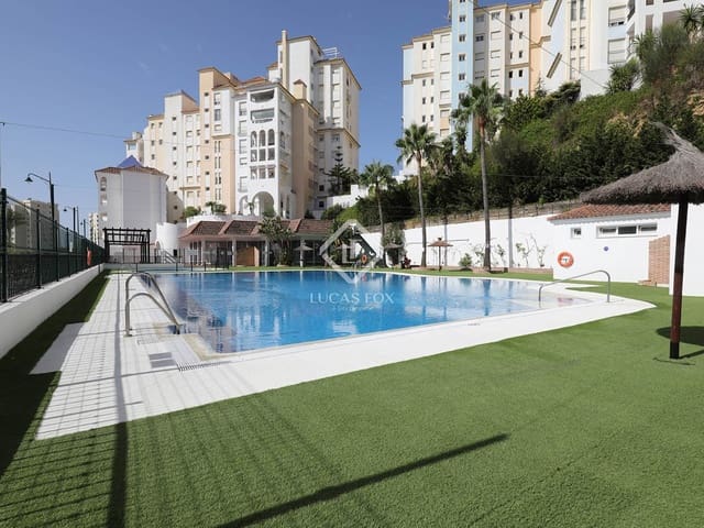 Apartamento de 3 habitaciones en Estepona en venta con piscina garaje - 499.000 € (Ref: 9432706)