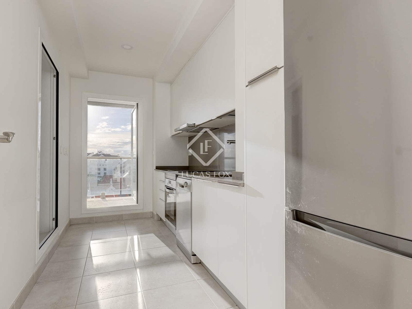 Apartamento de 3 habitaciones en Estepona en venta con piscina garaje - 499.000 € (Ref: 9432706)